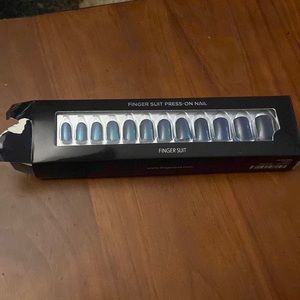 Opened box** fingersuit press on nails